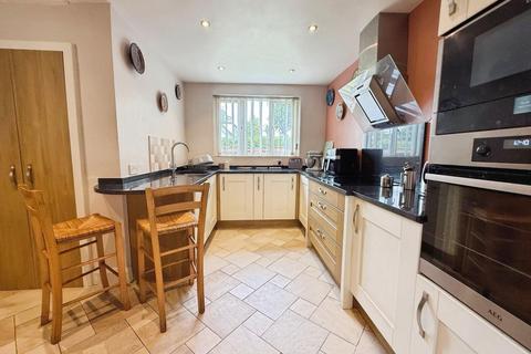 4 bedroom detached house for sale, Holly Road, Bramhall