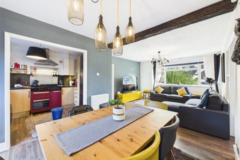2 bedroom apartment to rent, Simpson Road, Surrey