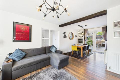 2 bedroom apartment to rent, Simpson Road, Surrey