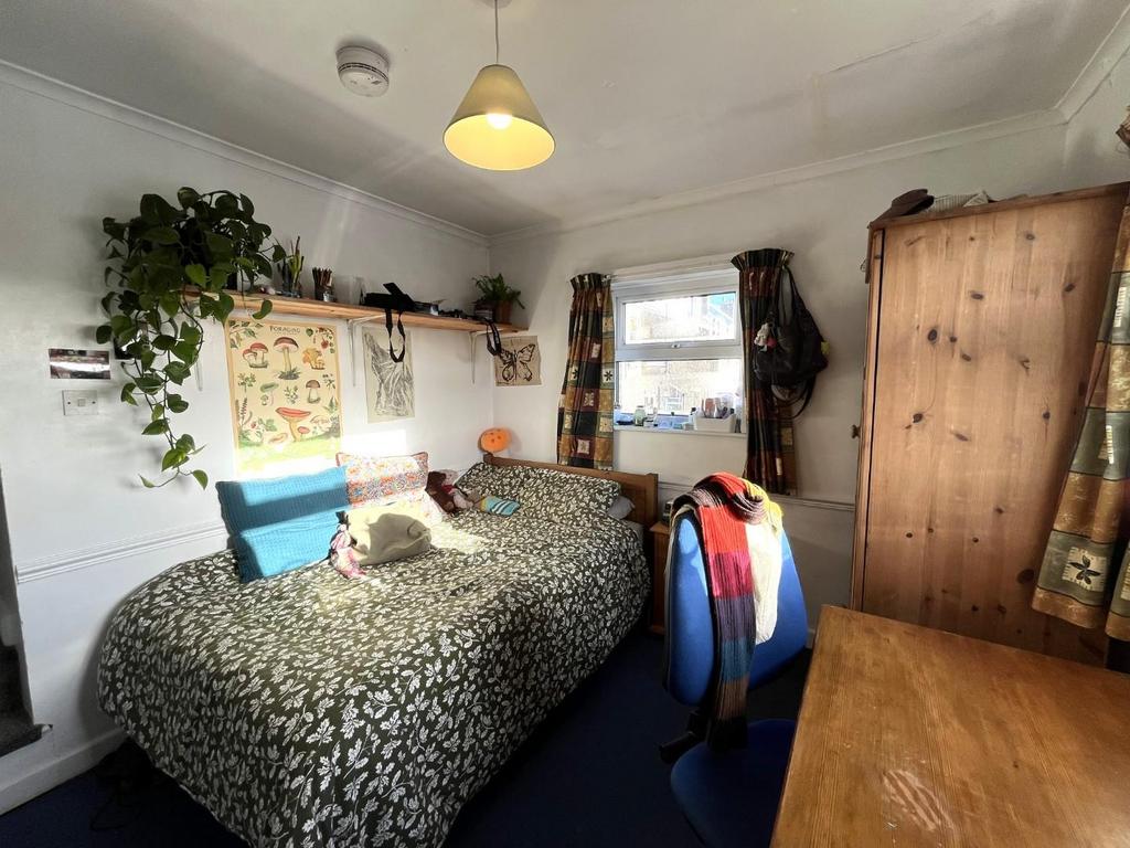 Bedroom 5 (1)