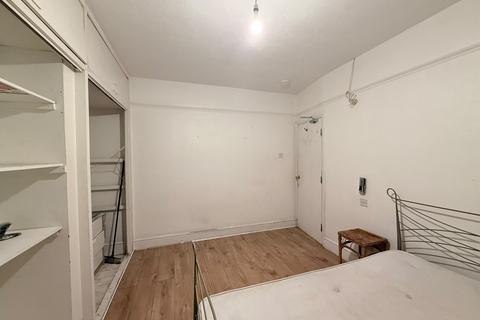1 bedroom in a house share to rent, Hillingdon Hill, Uxbridge UB10