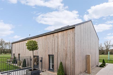 3 bedroom chalet to rent, Arbour Tree Lane, Chadwick End