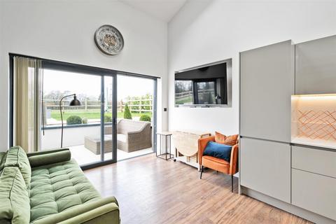 3 bedroom chalet to rent, Arbour Tree Lane, Chadwick End