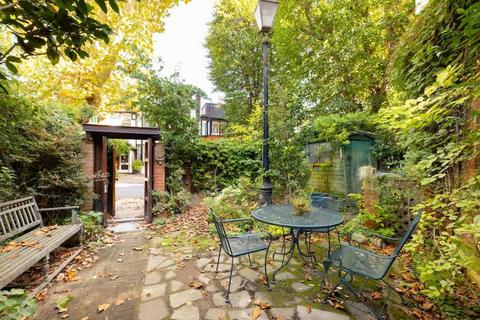 2 bedroom ground floor flat to rent, Abinger Road