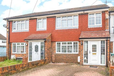 4 bedroom terraced house to rent, Roseacre Close, Shepperton, TW17