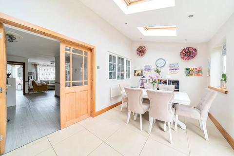 4 bedroom terraced house to rent, Roseacre Close, Shepperton, TW17