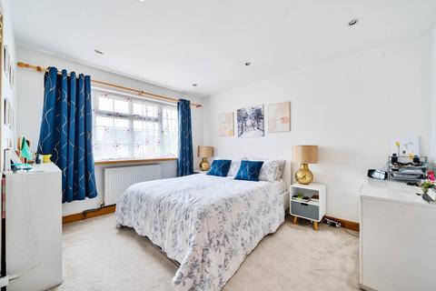 4 bedroom terraced house to rent, Roseacre Close, Shepperton, TW17