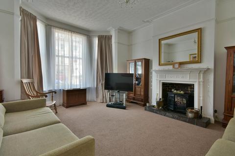 2 bedroom ground floor flat for sale, Sea Road, Bexhill-on-Sea, TN40