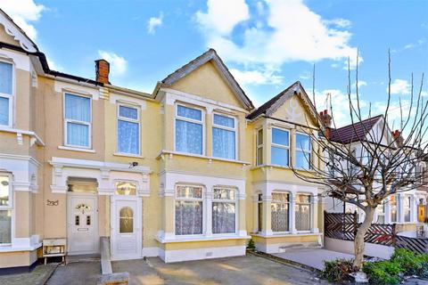 3 bedroom terraced house to rent, Kingston Road, Ilford