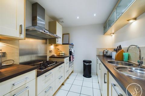 2 bedroom flat for sale, Wood Moor Court, Sandmoor Avenue, Leeds, West Yorkshire