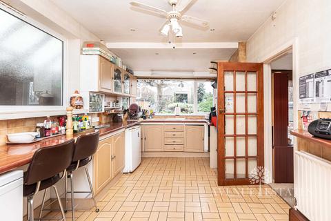 4 bedroom bungalow for sale, Headswell Avenue, Bournemouth BH10