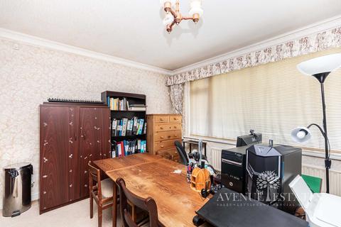 4 bedroom bungalow for sale, Headswell Avenue, Bournemouth BH10