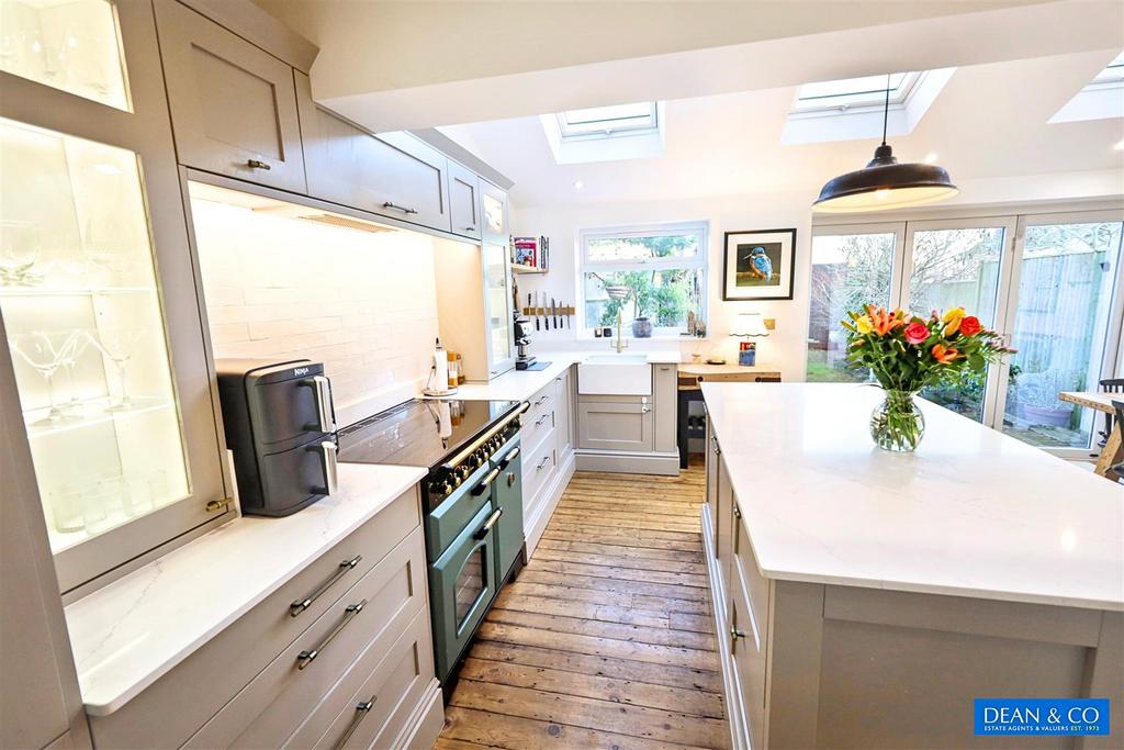 Open plan kitchen/diner family room