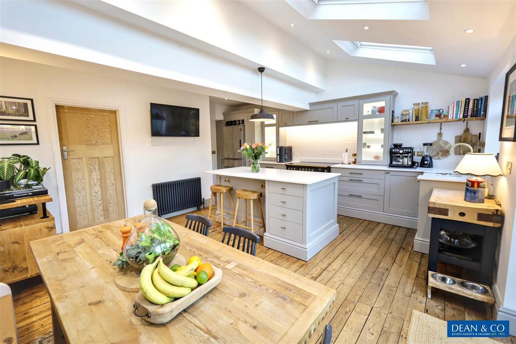 Open plan kitchen/diner family room