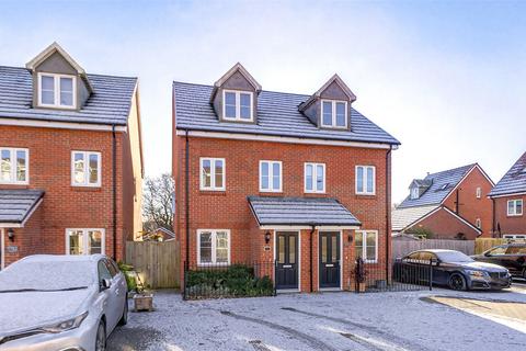 3 bedroom semi-detached house for sale, Daffodil Road, Worthing, West Sussex, BN13