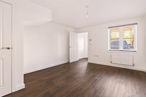 3 bedroom semi-detached house for sale, Daffodil Road, Worthing, West Sussex, BN13