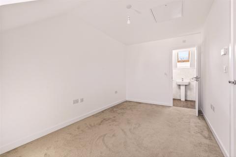 3 bedroom semi-detached house for sale, Daffodil Road, Worthing, West Sussex, BN13