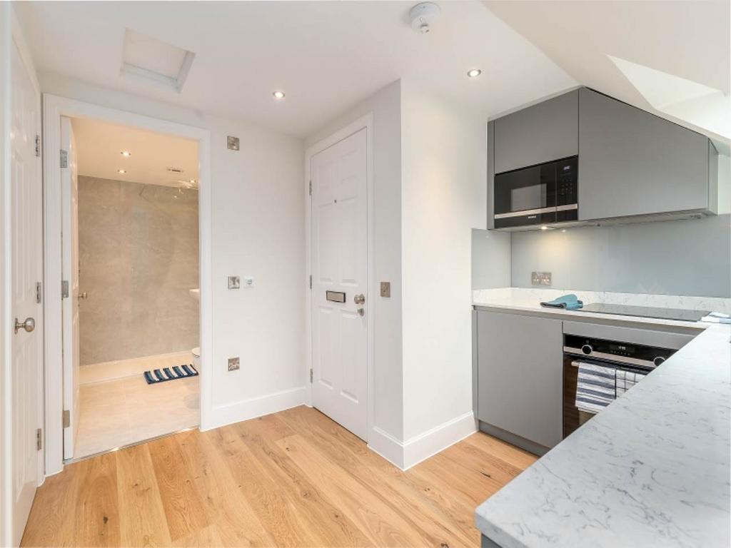 45542 Flat 8 006
