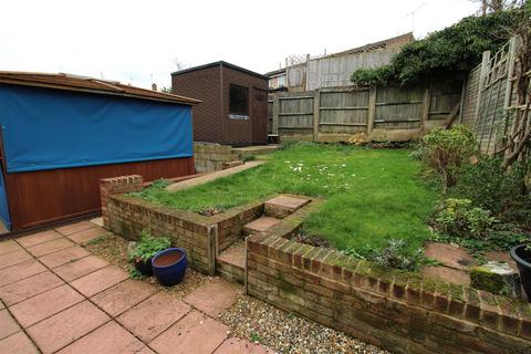 3 bedroom semi-detached house to rent, Blythe Hill, Orpington