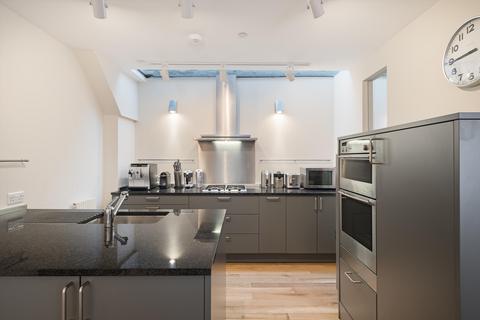 4 bedroom flat to rent, Ennismore Mews, London, SW7