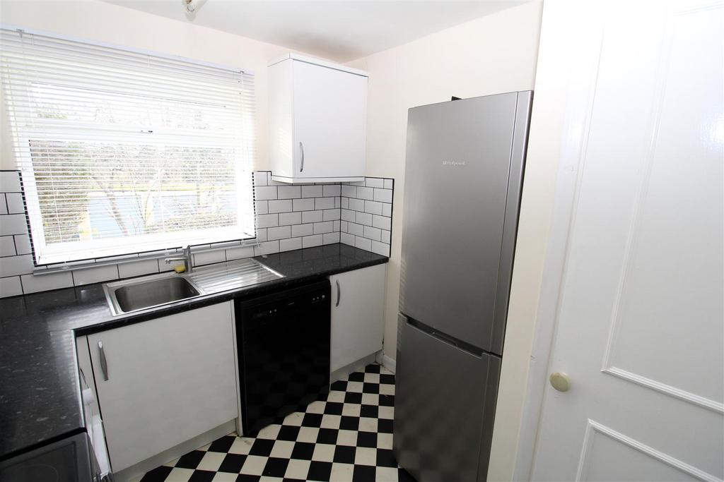 Kitchen2.JPG