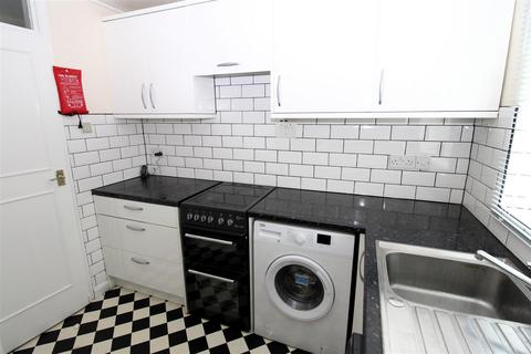 1 bedroom flat for sale, Beauchamp Road, London, SE19