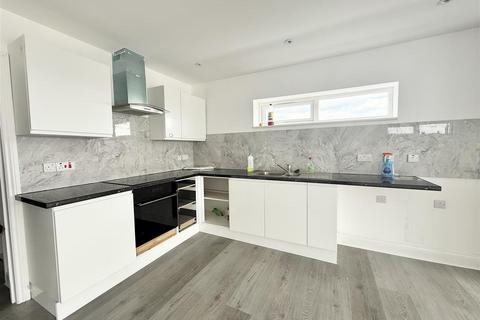 2 bedroom penthouse to rent, Elm Road, Canvey Island