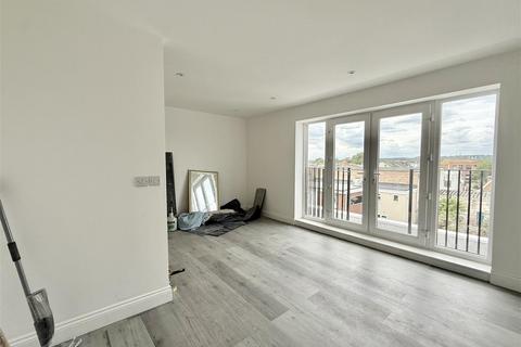2 bedroom penthouse to rent, Elm Road, Canvey Island