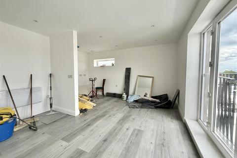 2 bedroom penthouse to rent, Elm Road, Canvey Island