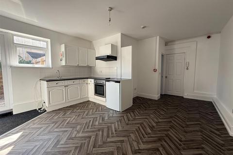 2 bedroom apartment to rent, Newport Road, Cardiff CF24