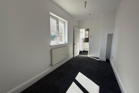 2 bedroom apartment to rent, Newport Road, Cardiff CF24
