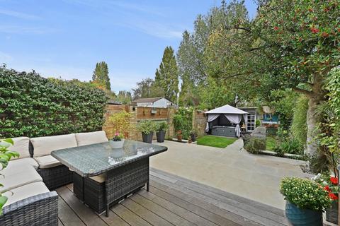 4 bedroom end of terrace house for sale, Queens Avenue, Greenford