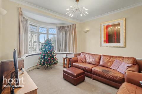 Crystal Avenue, Hornchurch