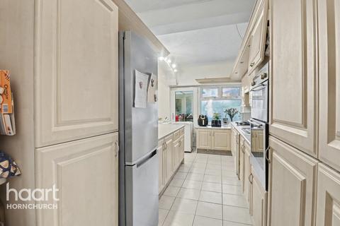 4 bedroom semi-detached house for sale, Crystal Avenue, Hornchurch