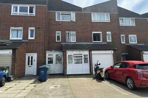 6 bedroom terraced house for sale, Montrose Road, Harrow