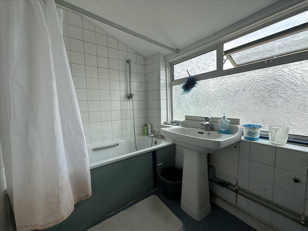 Bathroom 1st floor