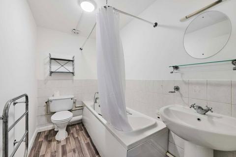 2 bedroom flat to rent, Rossetti Road, London SE16