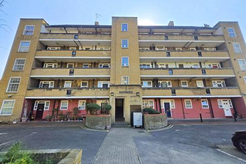 4 bedroom flat for sale, Prusom Street, London, E1W 3RF