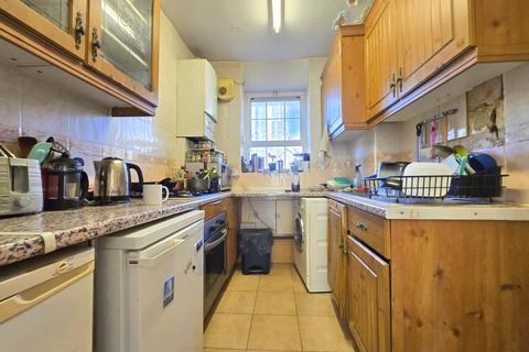 4 bedroom flat for sale, Prusom Street, London, E1W 3RF