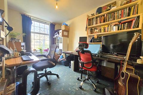 4 bedroom flat for sale, Prusom Street, London, E1W 3RF