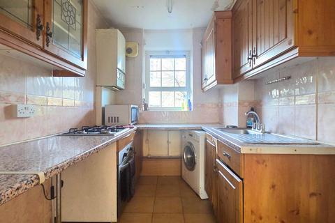 4 bedroom flat for sale, Prusom Street, London, E1W 3RF