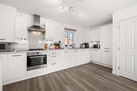 2 bedroom apartment to rent, Beechey Place, Berkshire RG40