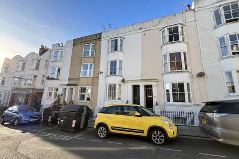 1 bedroom flat to rent, Farm Road, Hove, BN3