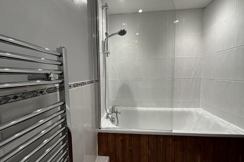 1 bedroom flat to rent, Farm Road, Hove, BN3