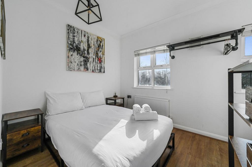 Abbott Road E14