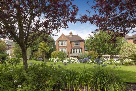 Mountview Close, London, NW11