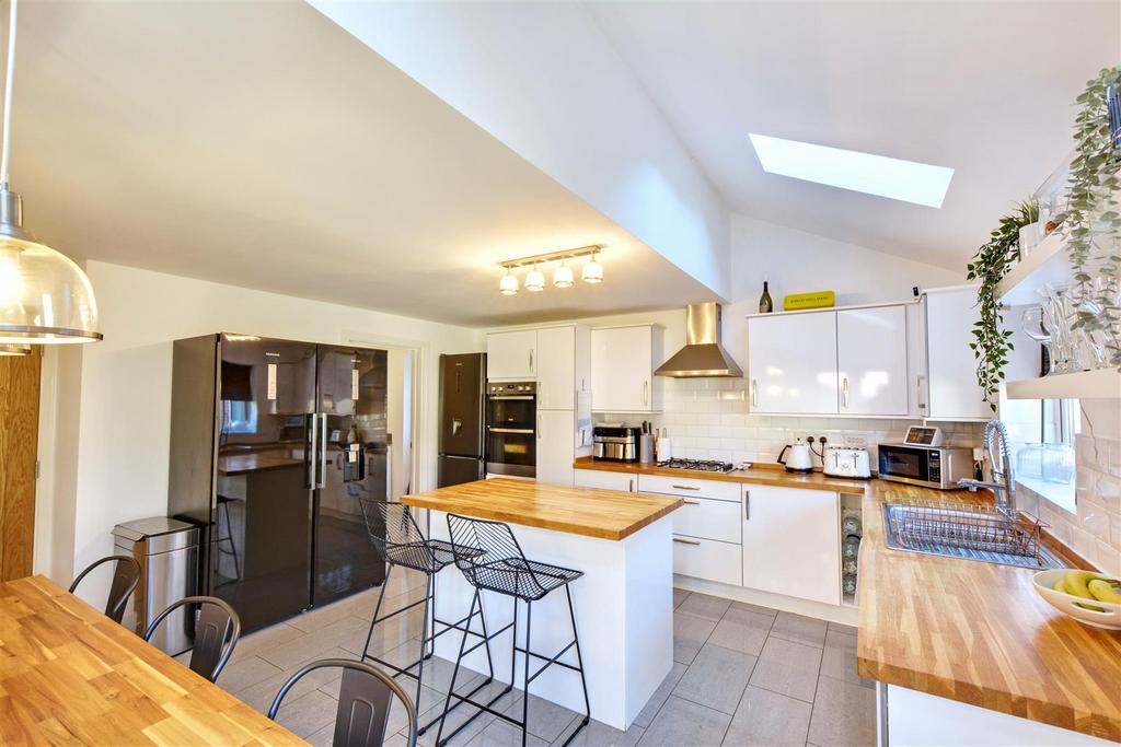 Kitchen 3.jpeg