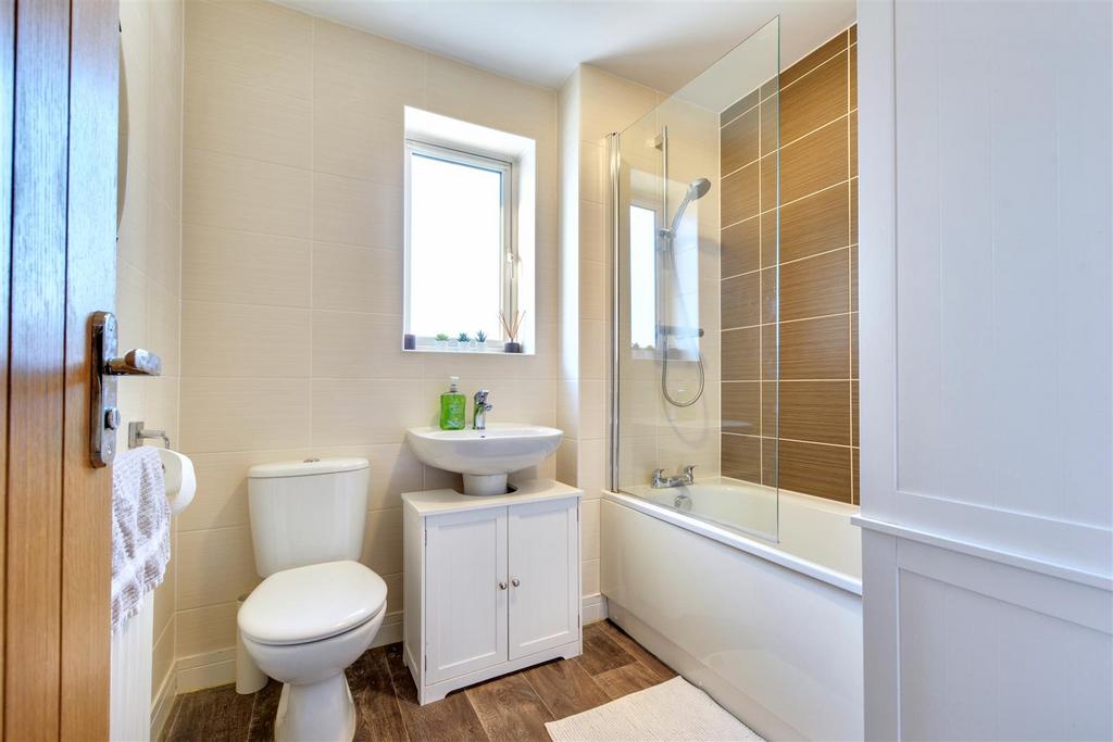 Bathroom 2.jpeg