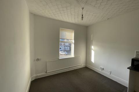 Studio to rent, Room 3, 119  Lincoln Road, Peterborough, Cambridgeshire