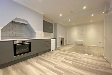Studio to rent, Grosvenor Road